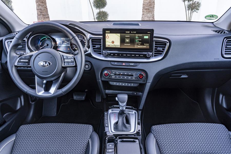 Торпедо Kia Ceed Sportswagon PHEV 2019 года  (WW) (фото 16 из 42)